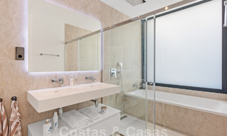 Villa moderniste à vendre à deux pas de la plage près de Puerto Banus à Marbella 58939 