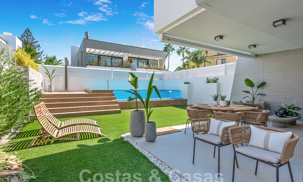 Villa moderniste à vendre à deux pas de la plage près de Puerto Banus à Marbella 58941