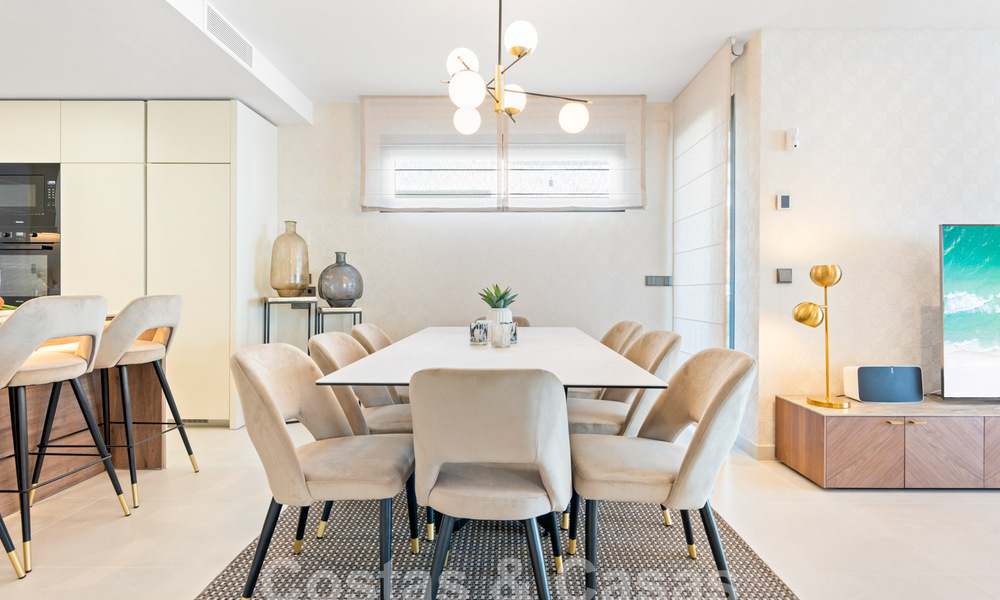 Villa moderniste à vendre à deux pas de la plage près de Puerto Banus à Marbella 58946