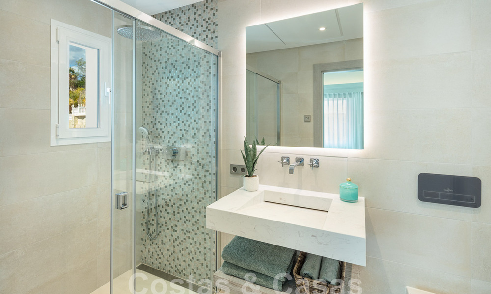 Villa méditerranéenne de luxe avec vue panoramique sur la mer à vendre dans la vallée du golf de Nueva Andalucia à Marbella 59112