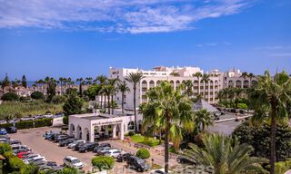 Penthouse à vendre avec solarium et vue à 360°, à deux pas de la plage et du centre de Puerto Banus, Marbella 59043 