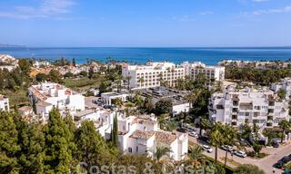Penthouse à vendre avec solarium et vue à 360°, à deux pas de la plage et du centre de Puerto Banus, Marbella 59064 