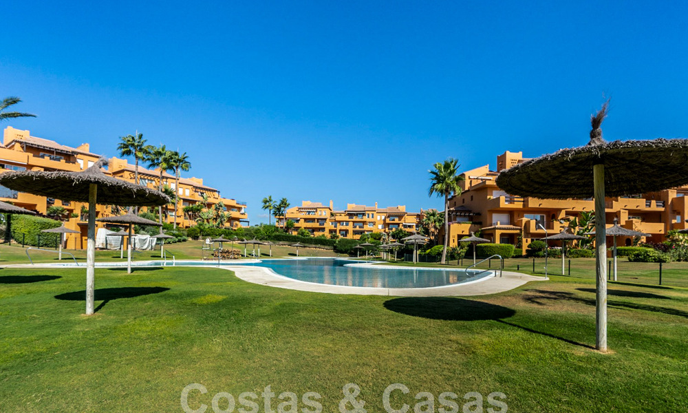 Spacieux penthouse à vendre dans un complexe de plage fermé avec vue magnifique sur la mer à La Duquesa, Costa del Sol 59300