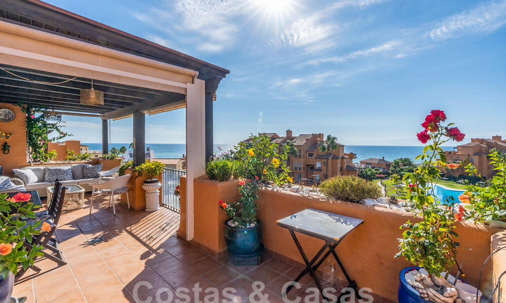 Spacieux penthouse à vendre dans un complexe de plage fermé avec vue magnifique sur la mer à La Duquesa, Costa del Sol 59329