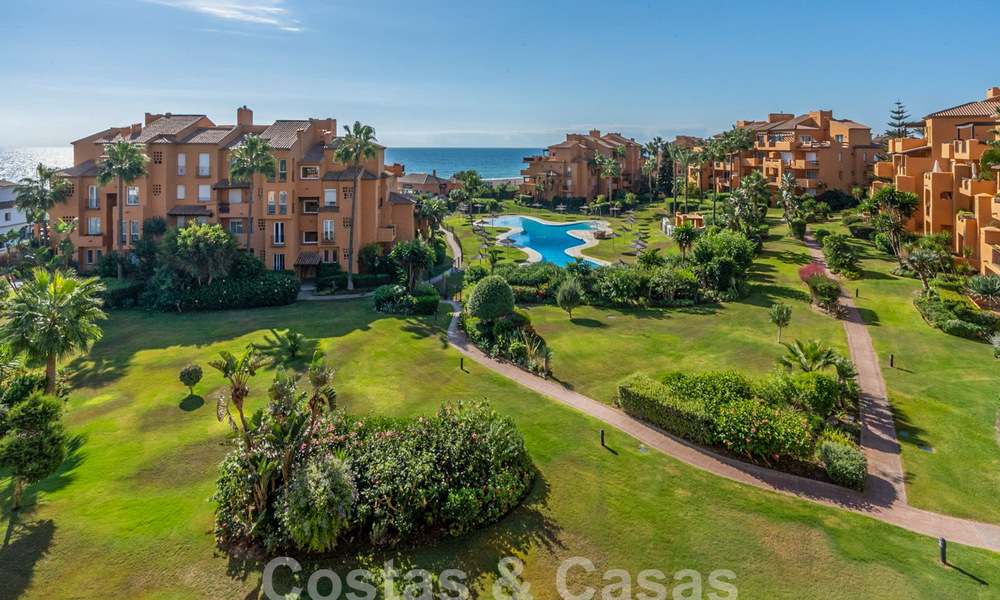 Spacieux penthouse à vendre dans un complexe de plage fermé avec vue magnifique sur la mer à La Duquesa, Costa del Sol 59334