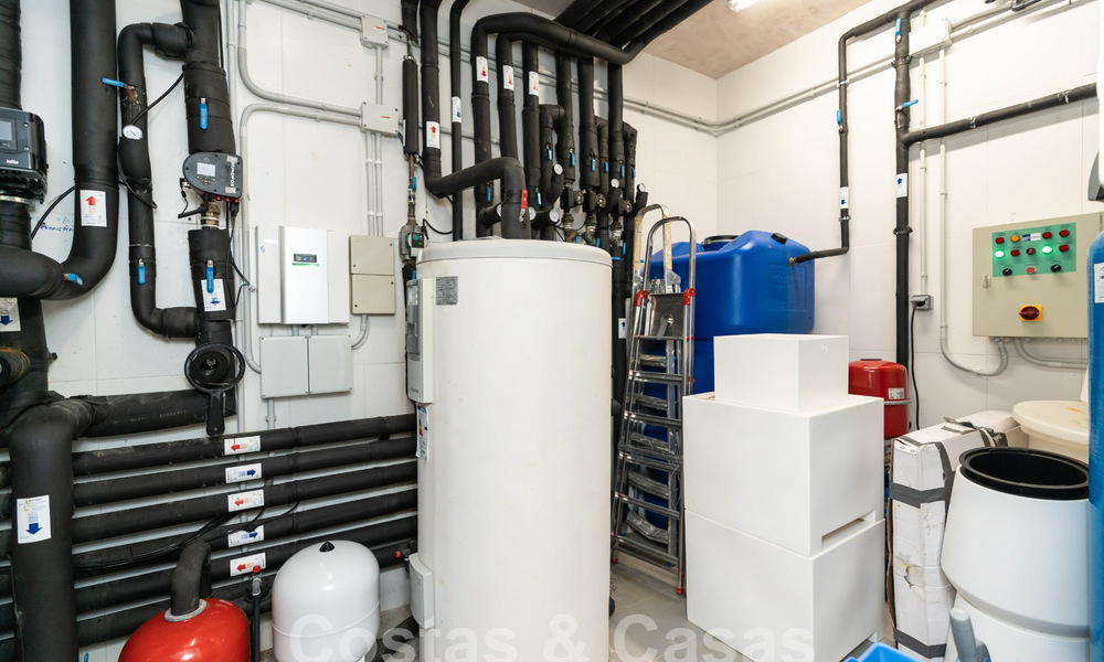 Villa de luxe moderne à vendre avec vue sur la mer dans une communauté fermée entourée de nature à Marbella - Benahavis 59217