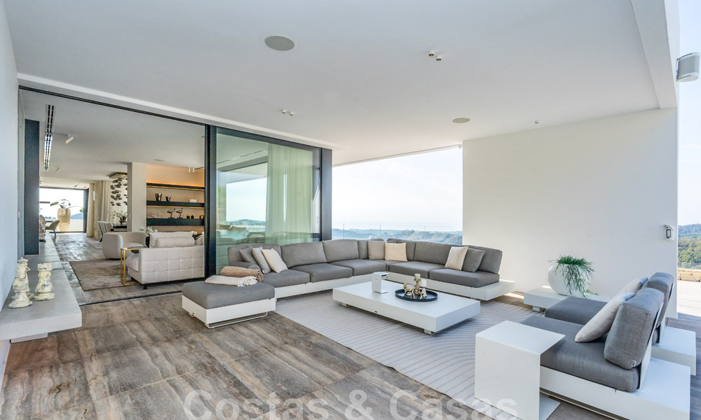 Villa de luxe moderne à vendre avec vue sur la mer dans une communauté fermée entourée de nature à Marbella - Benahavis 59220