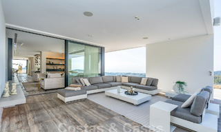 Villa de luxe moderne à vendre avec vue sur la mer dans une communauté fermée entourée de nature à Marbella - Benahavis 59220 