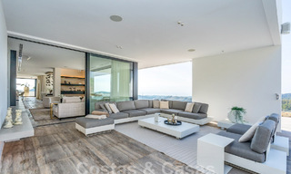 Villa de luxe moderne à vendre avec vue sur la mer dans une communauté fermée entourée de nature à Marbella - Benahavis 59220 