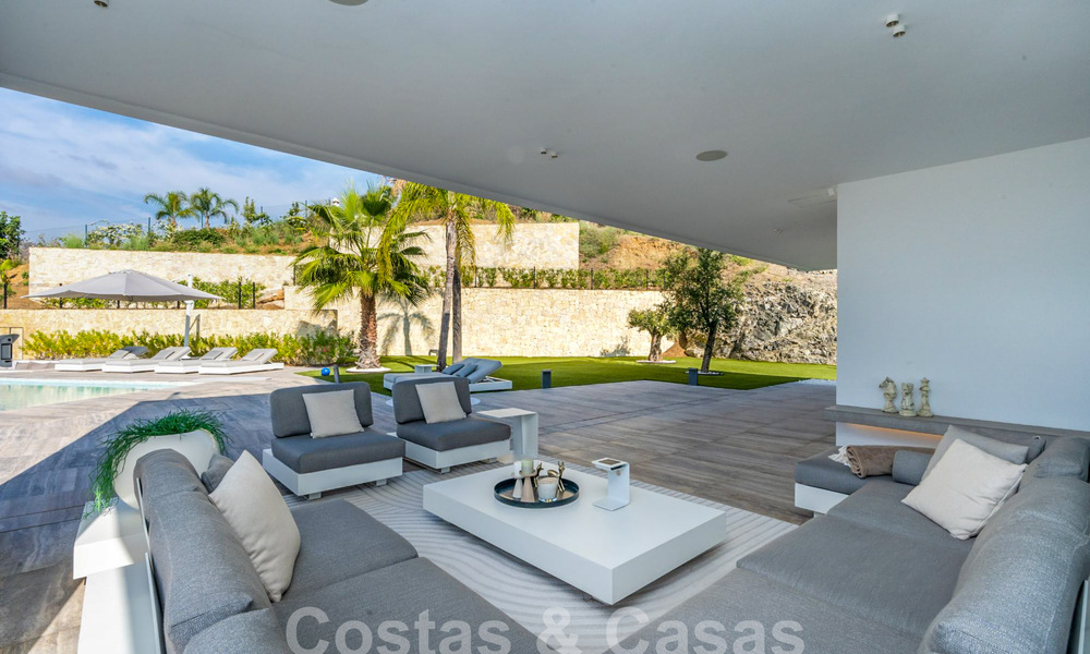 Villa de luxe moderne à vendre avec vue sur la mer dans une communauté fermée entourée de nature à Marbella - Benahavis 59222