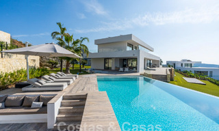 Villa de luxe moderne à vendre avec vue sur la mer dans une communauté fermée entourée de nature à Marbella - Benahavis 59223 