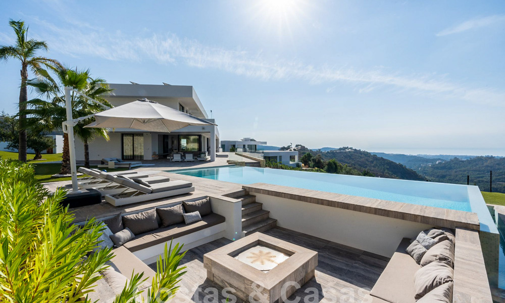 Villa de luxe moderne à vendre avec vue sur la mer dans une communauté fermée entourée de nature à Marbella - Benahavis 59225