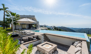 Villa de luxe moderne à vendre avec vue sur la mer dans une communauté fermée entourée de nature à Marbella - Benahavis 59225 