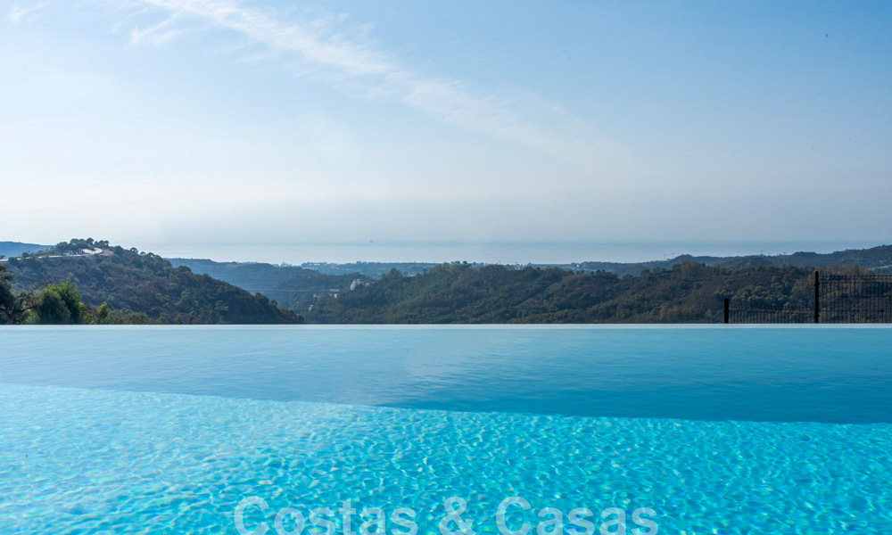 Villa de luxe moderne à vendre avec vue sur la mer dans une communauté fermée entourée de nature à Marbella - Benahavis 59226