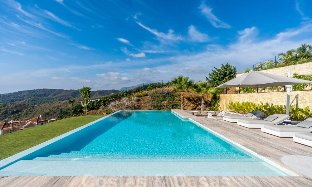 Villa de luxe moderne à vendre avec vue sur la mer dans une communauté fermée entourée de nature à Marbella - Benahavis 59227