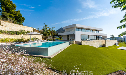 Villa de luxe moderne à vendre avec vue sur la mer dans une communauté fermée entourée de nature à Marbella - Benahavis 59229