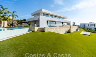 Villa de luxe moderne à vendre avec vue sur la mer dans une communauté fermée entourée de nature à Marbella - Benahavis 59230 