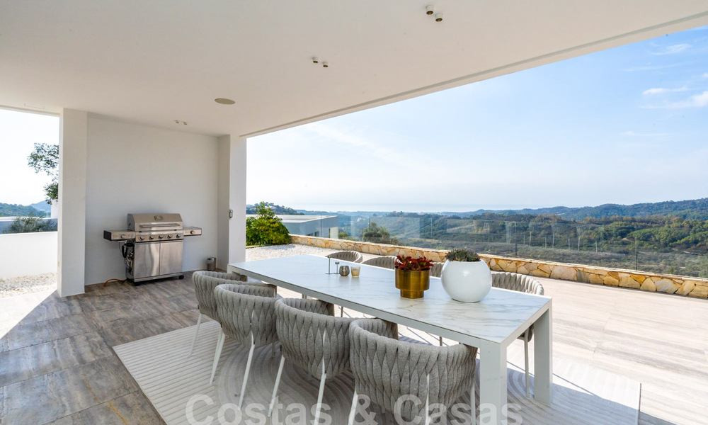 Villa de luxe moderne à vendre avec vue sur la mer dans une communauté fermée entourée de nature à Marbella - Benahavis 59232