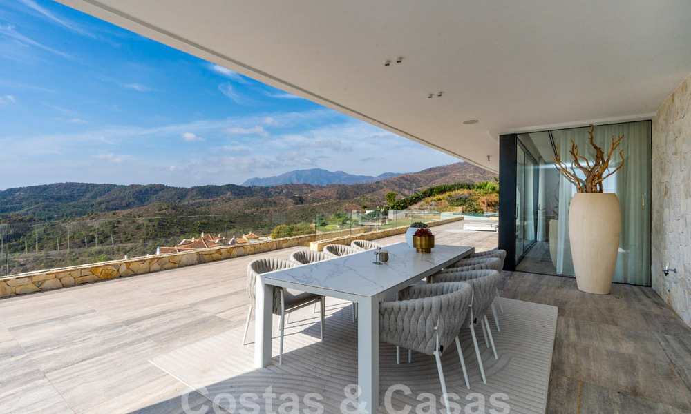 Villa de luxe moderne à vendre avec vue sur la mer dans une communauté fermée entourée de nature à Marbella - Benahavis 59233