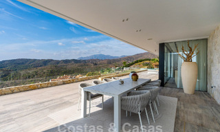 Villa de luxe moderne à vendre avec vue sur la mer dans une communauté fermée entourée de nature à Marbella - Benahavis 59233 