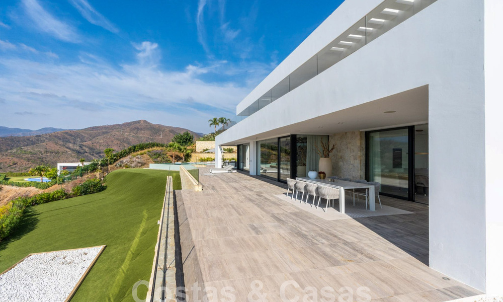 Villa de luxe moderne à vendre avec vue sur la mer dans une communauté fermée entourée de nature à Marbella - Benahavis 59234
