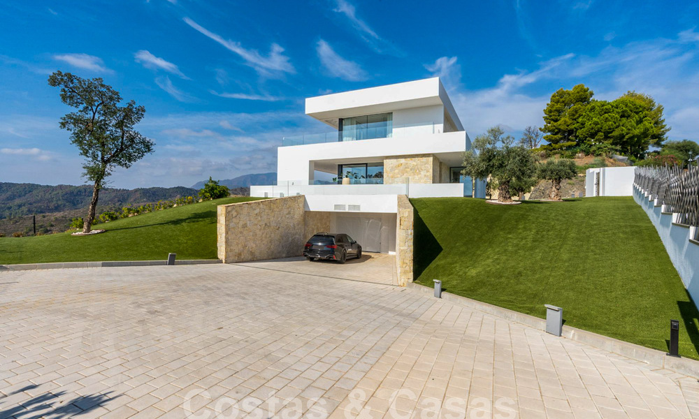 Villa de luxe moderne à vendre avec vue sur la mer dans une communauté fermée entourée de nature à Marbella - Benahavis 59235