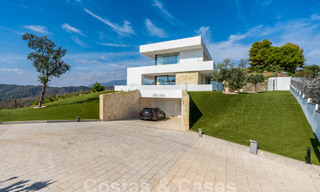 Villa de luxe moderne à vendre avec vue sur la mer dans une communauté fermée entourée de nature à Marbella - Benahavis 59235 