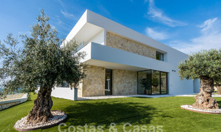 Villa de luxe moderne à vendre avec vue sur la mer dans une communauté fermée entourée de nature à Marbella - Benahavis 59236 