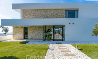 Villa de luxe moderne à vendre avec vue sur la mer dans une communauté fermée entourée de nature à Marbella - Benahavis 59237 