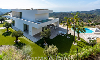Villa de luxe moderne à vendre avec vue sur la mer dans une communauté fermée entourée de nature à Marbella - Benahavis 59238 