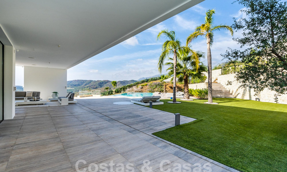 Villa de luxe moderne à vendre avec vue sur la mer dans une communauté fermée entourée de nature à Marbella - Benahavis 59239