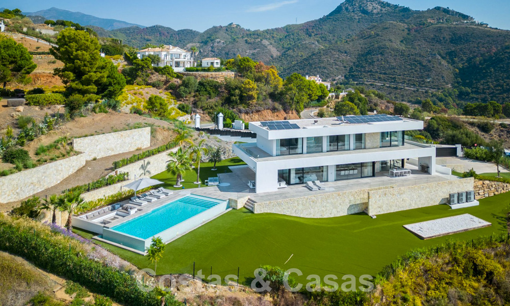 Villa de luxe moderne à vendre avec vue sur la mer dans une communauté fermée entourée de nature à Marbella - Benahavis 59240