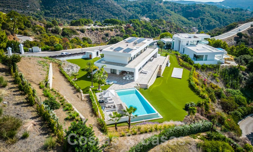 Villa de luxe moderne à vendre avec vue sur la mer dans une communauté fermée entourée de nature à Marbella - Benahavis 59241