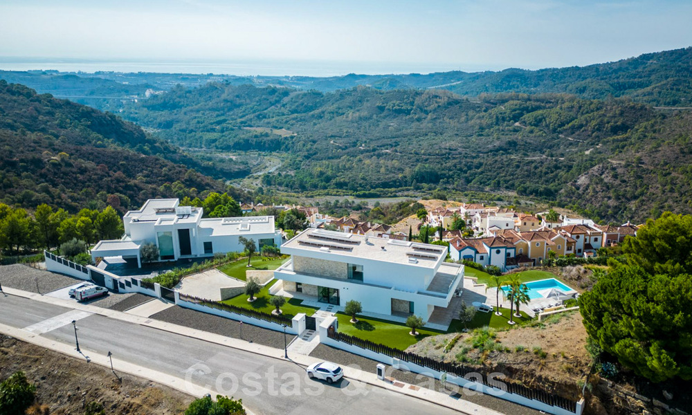 Villa de luxe moderne à vendre avec vue sur la mer dans une communauté fermée entourée de nature à Marbella - Benahavis 59242
