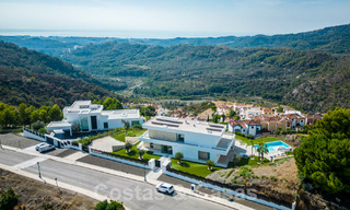 Villa de luxe moderne à vendre avec vue sur la mer dans une communauté fermée entourée de nature à Marbella - Benahavis 59242 