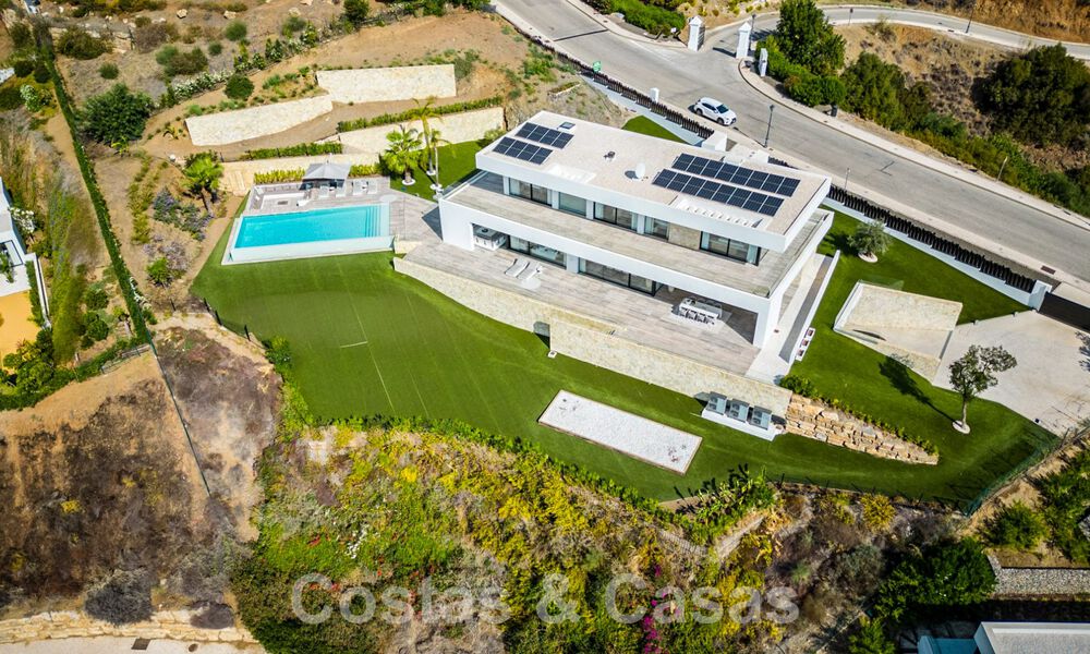 Villa de luxe moderne à vendre avec vue sur la mer dans une communauté fermée entourée de nature à Marbella - Benahavis 59243