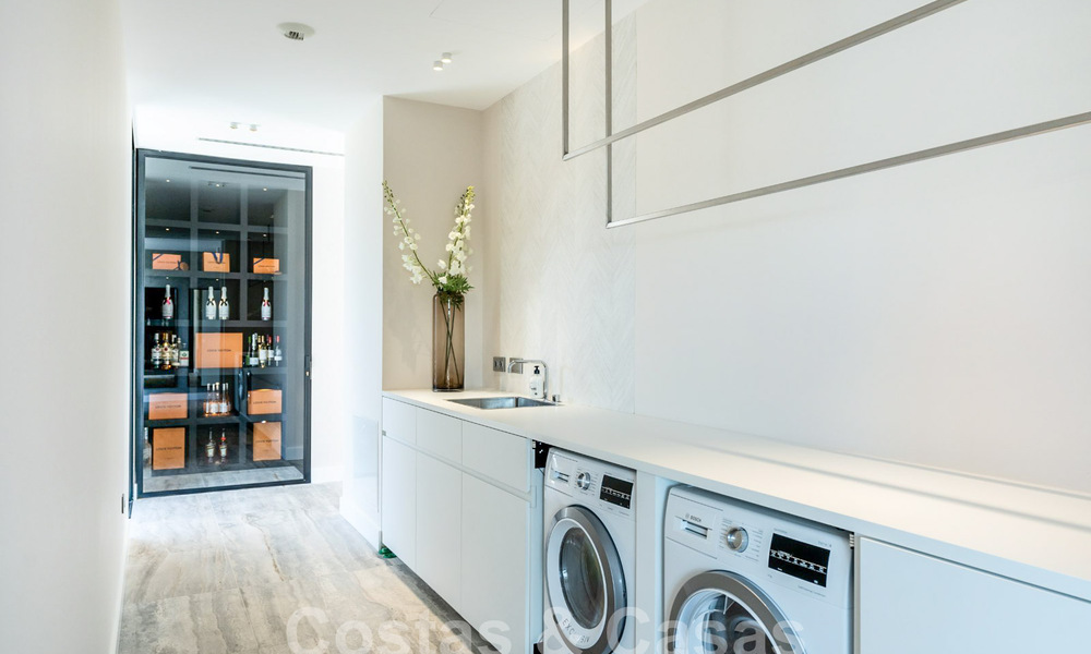 Villa de luxe moderne à vendre avec vue sur la mer dans une communauté fermée entourée de nature à Marbella - Benahavis 59246