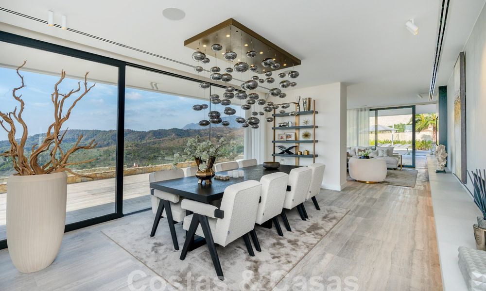 Villa de luxe moderne à vendre avec vue sur la mer dans une communauté fermée entourée de nature à Marbella - Benahavis 59247