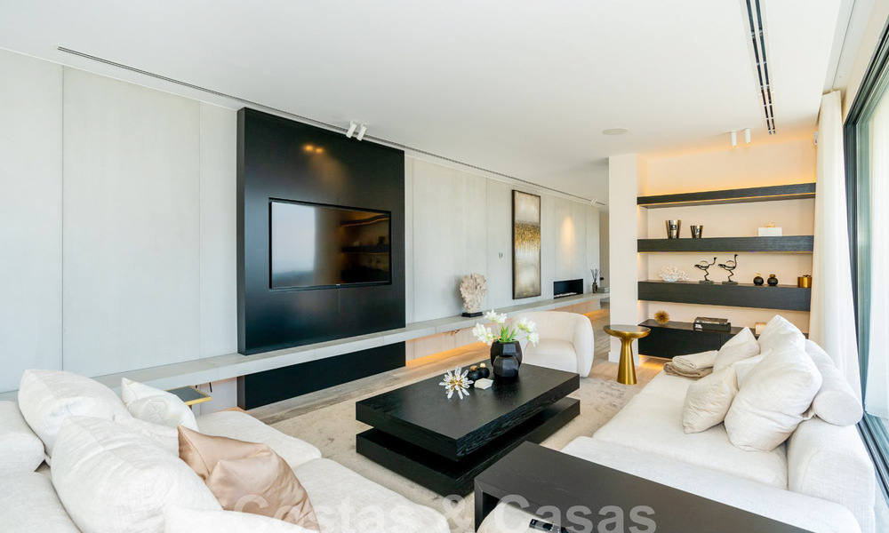 Villa de luxe moderne à vendre avec vue sur la mer dans une communauté fermée entourée de nature à Marbella - Benahavis 59248