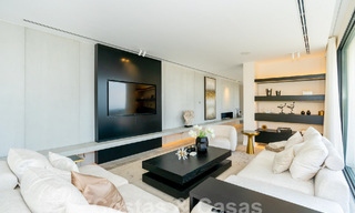 Villa de luxe moderne à vendre avec vue sur la mer dans une communauté fermée entourée de nature à Marbella - Benahavis 59248 