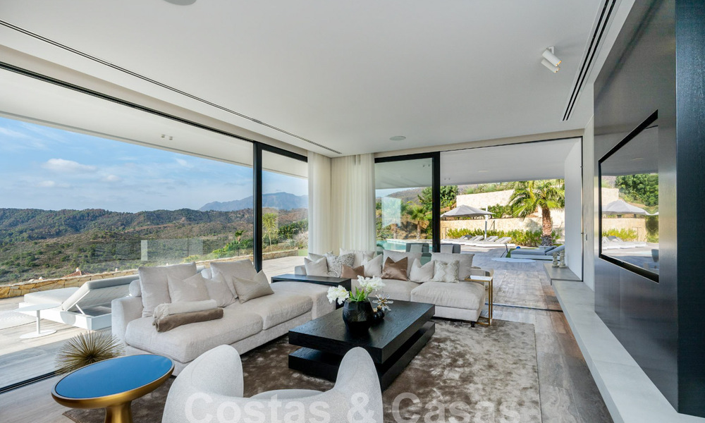 Villa de luxe moderne à vendre avec vue sur la mer dans une communauté fermée entourée de nature à Marbella - Benahavis 59250