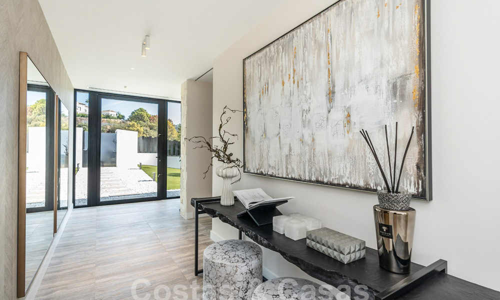 Villa de luxe moderne à vendre avec vue sur la mer dans une communauté fermée entourée de nature à Marbella - Benahavis 59257