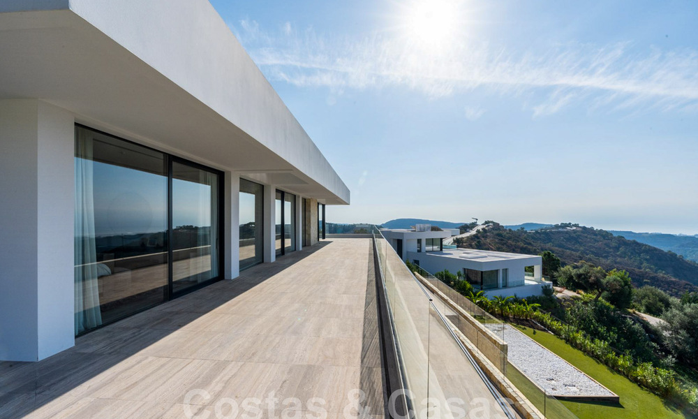 Villa de luxe moderne à vendre avec vue sur la mer dans une communauté fermée entourée de nature à Marbella - Benahavis 59263