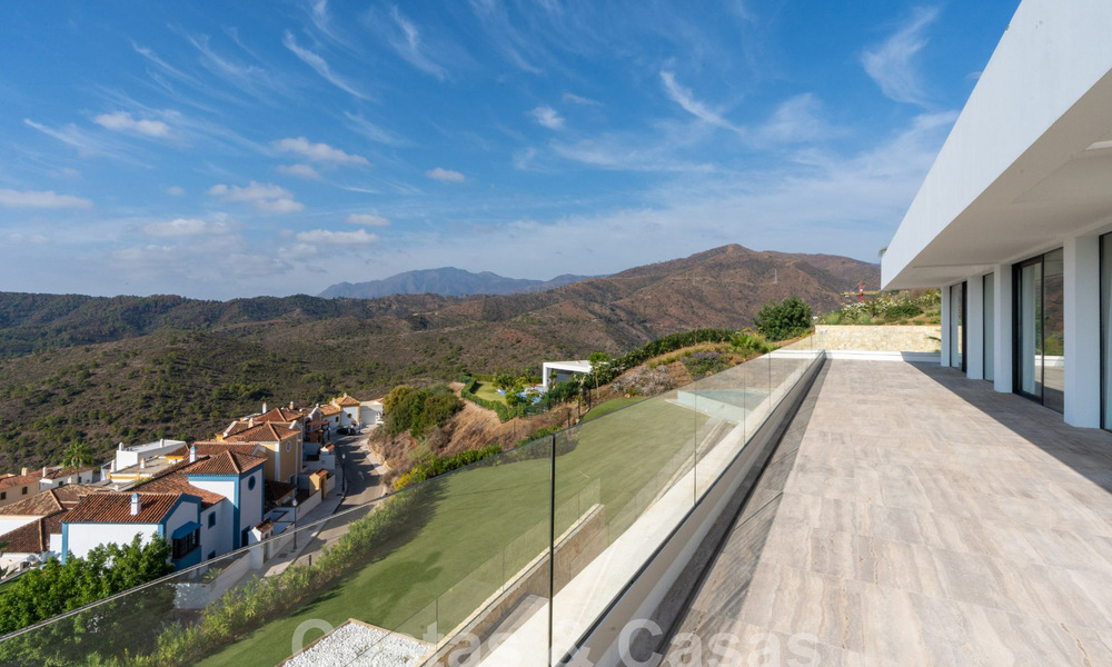 Villa de luxe moderne à vendre avec vue sur la mer dans une communauté fermée entourée de nature à Marbella - Benahavis 59264