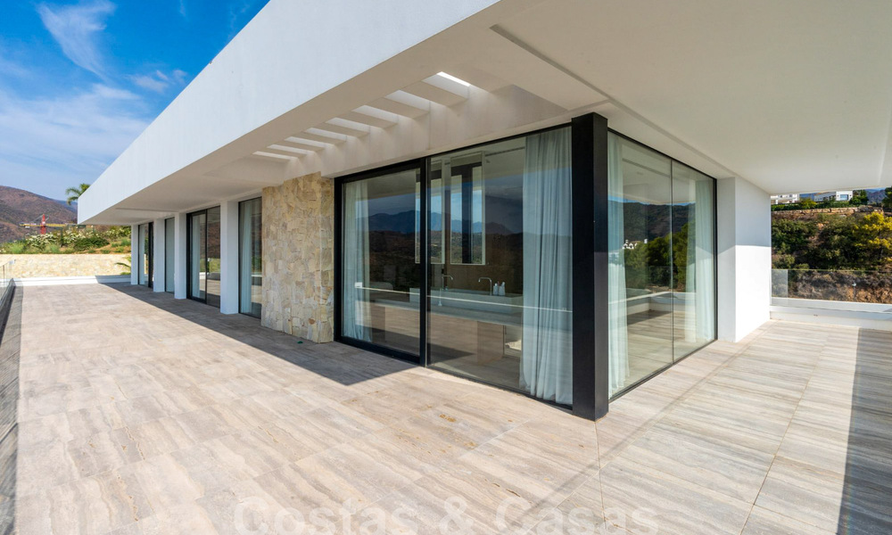 Villa de luxe moderne à vendre avec vue sur la mer dans une communauté fermée entourée de nature à Marbella - Benahavis 59266