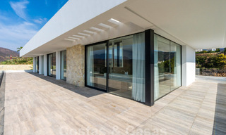 Villa de luxe moderne à vendre avec vue sur la mer dans une communauté fermée entourée de nature à Marbella - Benahavis 59266 