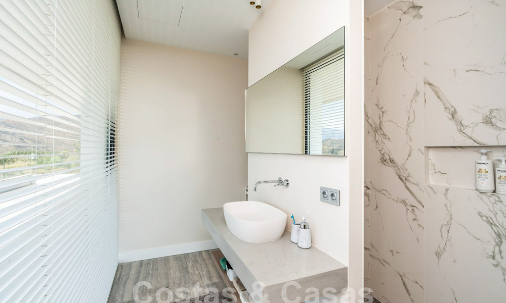 Villa de luxe moderne à vendre avec vue sur la mer dans une communauté fermée entourée de nature à Marbella - Benahavis 59269