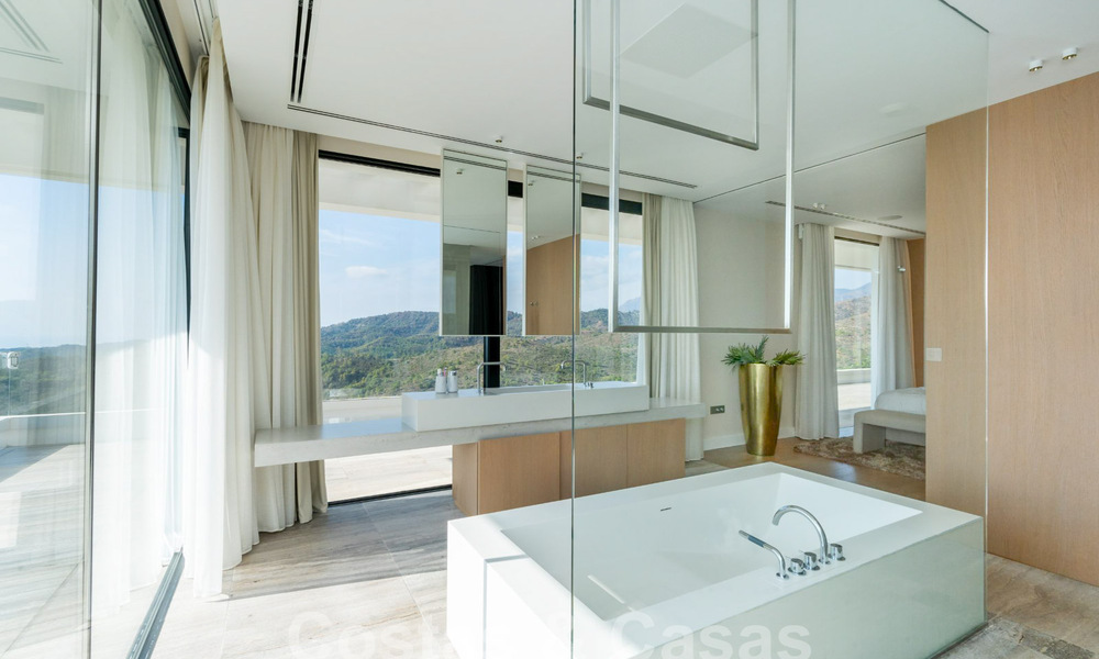 Villa de luxe moderne à vendre avec vue sur la mer dans une communauté fermée entourée de nature à Marbella - Benahavis 59274