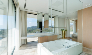 Villa de luxe moderne à vendre avec vue sur la mer dans une communauté fermée entourée de nature à Marbella - Benahavis 59274 