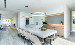 Villa de luxe moderne à vendre avec vue sur la mer dans une communauté fermée entourée de nature à Marbella - Benahavis 59276 